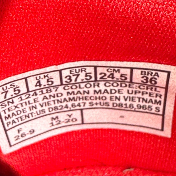 Sketchers size 7.5 - Picture 5 of 6